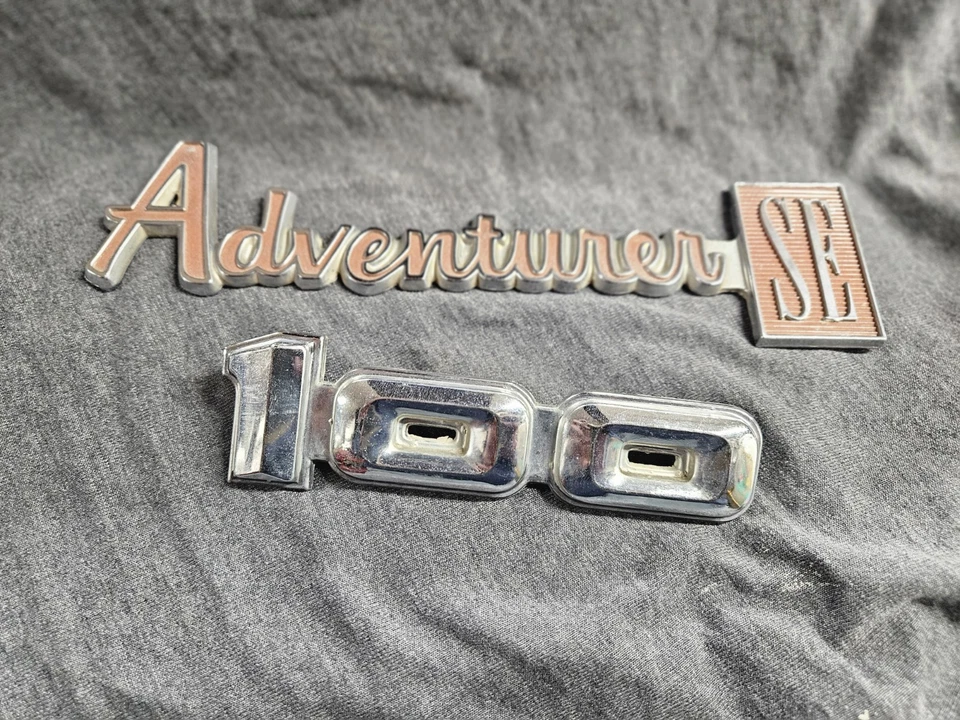 Dodge Truck D100 Adventurer SE 1973 1976 1978 edición especial emblema guardabarros lateral Foto 3 de 4