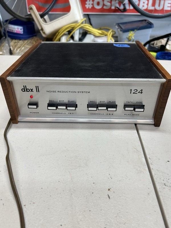 dbx II 124 Noise Reduction System 4-Channel Tabletop Analog RCA Level Match