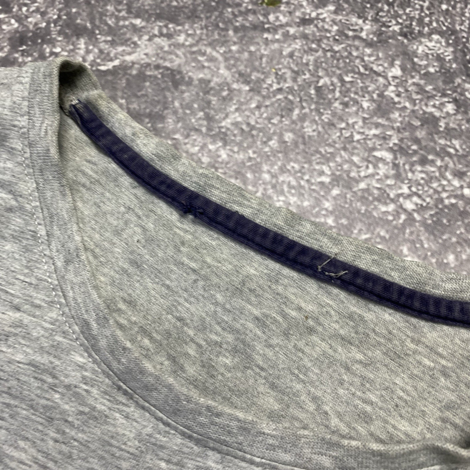 T shirt di lusso Yves Saint Laurent piccola logo grigia di design taglia L