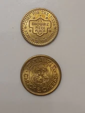 SHOWBIZ PIZZA PLACE TOKEN (MERGED W/)  & 1983 CHUCK E CHEESE COIN - LOT OF 2