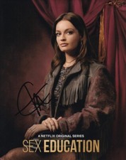 EMMA MACKEY signed Autogramm 20x25cm SEX EDUCATION in Person autograph COA