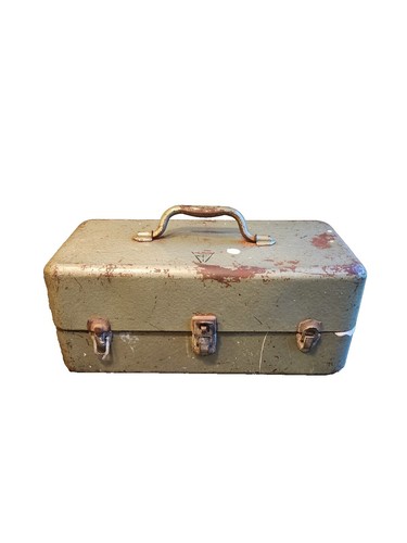 berkley waist tackle box Berkley Fishin Partner Wearable Fishing Waist Tackle Box