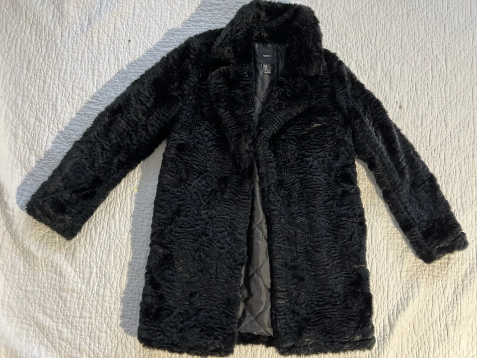 Casaco quente inverno pele sintética preta Forever 21 comprimento médio tamanho médio - Imagem 3 de 4