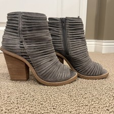 Vince Camuto Feteena Bootie 5 1/2M