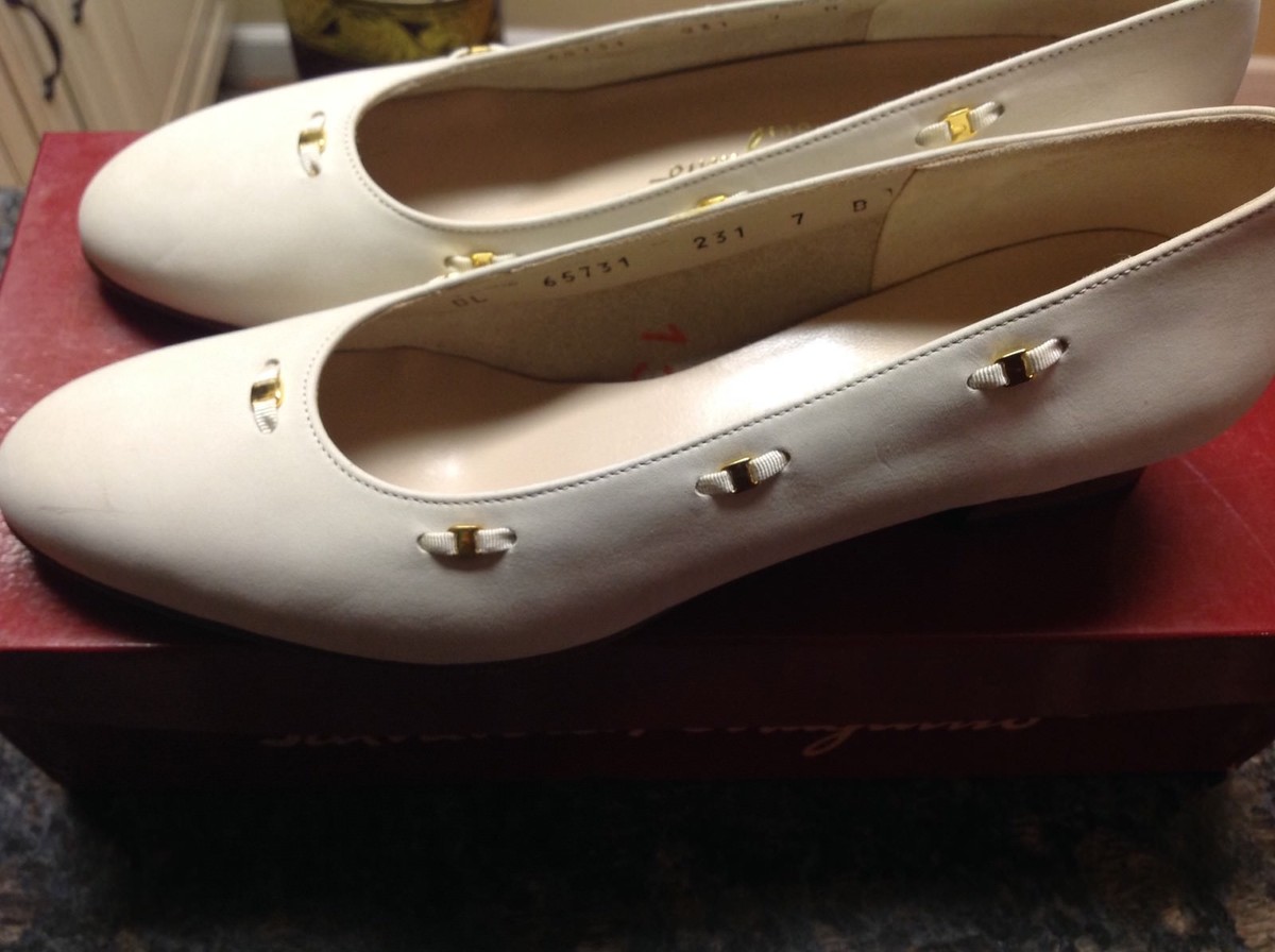 NIB Auth Salvatore FERRAGAMO Taupe Pumps Ribbon Brass Detailing 7B