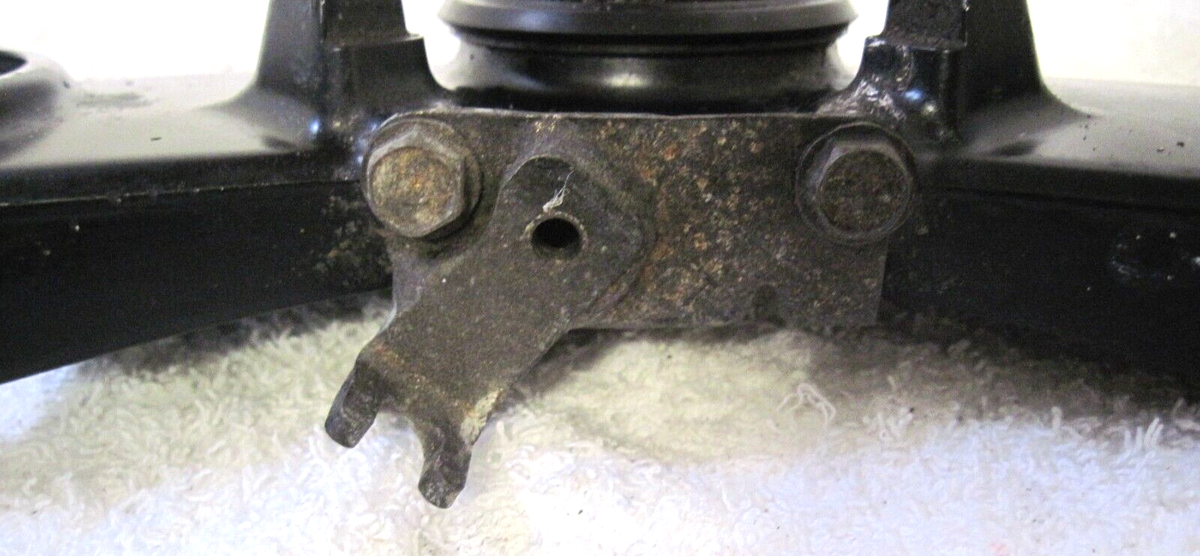 Tạ Dĩ Lâm 08 Kawasaki Ninja ZX10R Front Fork Lower Triple Tree Holder Clamp