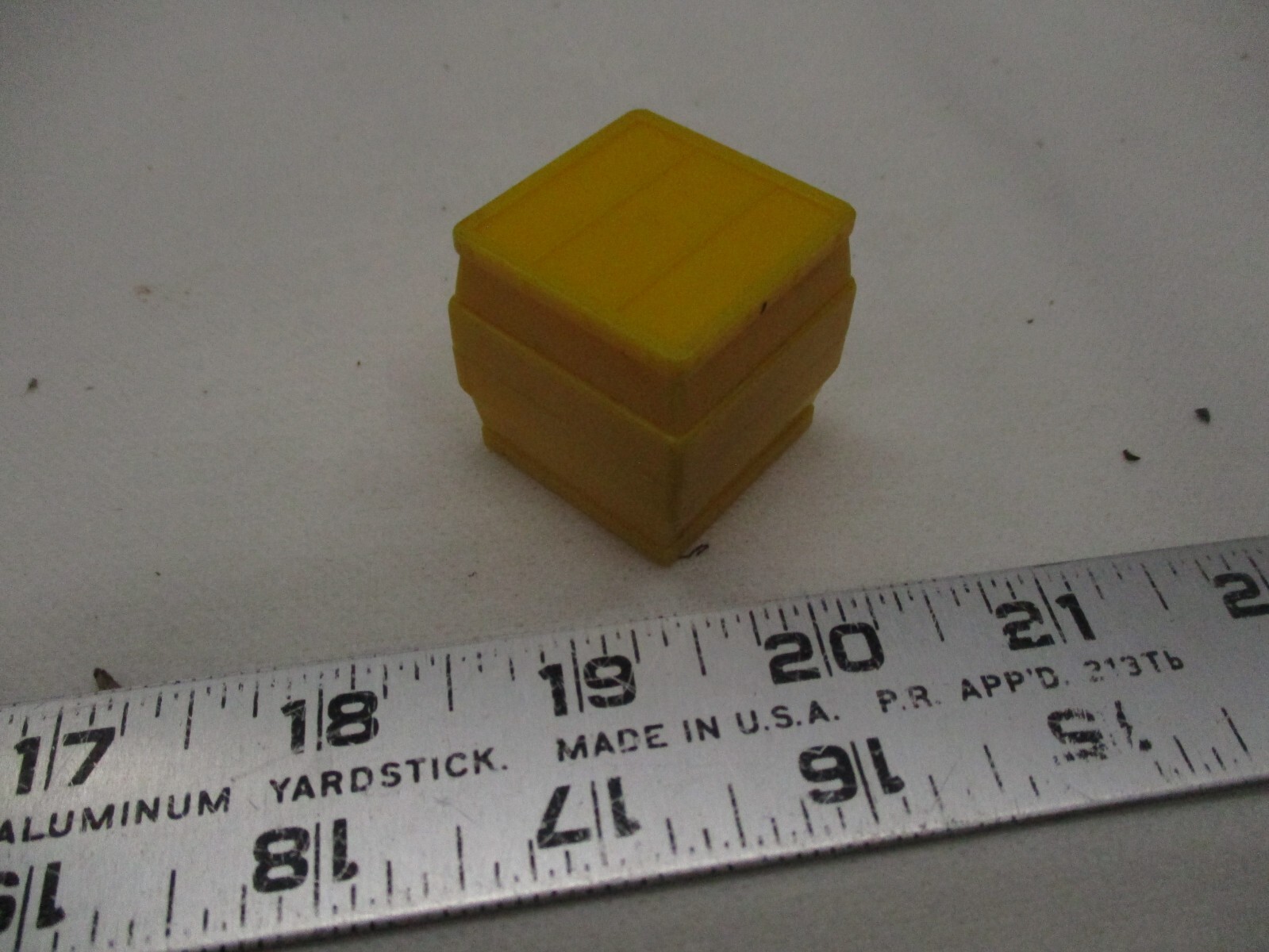 FISHER PRICE GEO TRAX Train Part Cargo Track System Steel Crate Yellow Block Toy