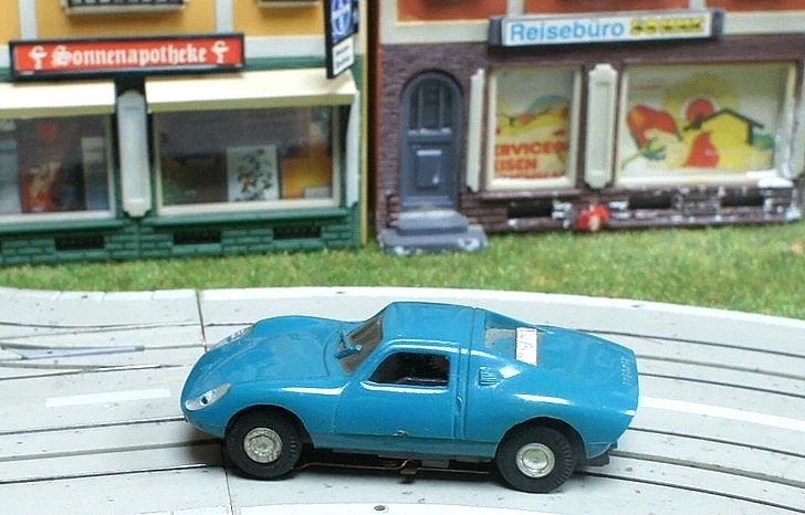 Faller AMS blauer Porsche 904 GT mit Flachankermotor für Faller Stadtautobahn - Bild 4 von 4