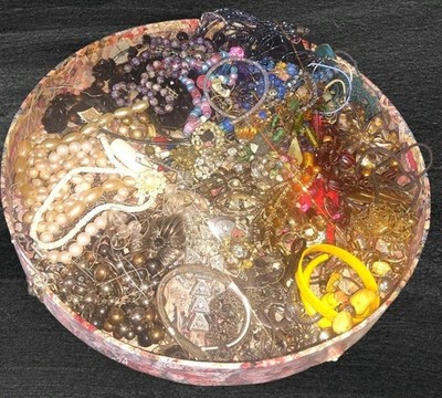 ~ 4 Lb Lot of Junk Jewelry NOT WEARABLE  Rhinestones Beads Singles  Broken