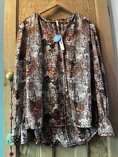 Cupshe top size XL Floral Boohoo Long puff sleeves