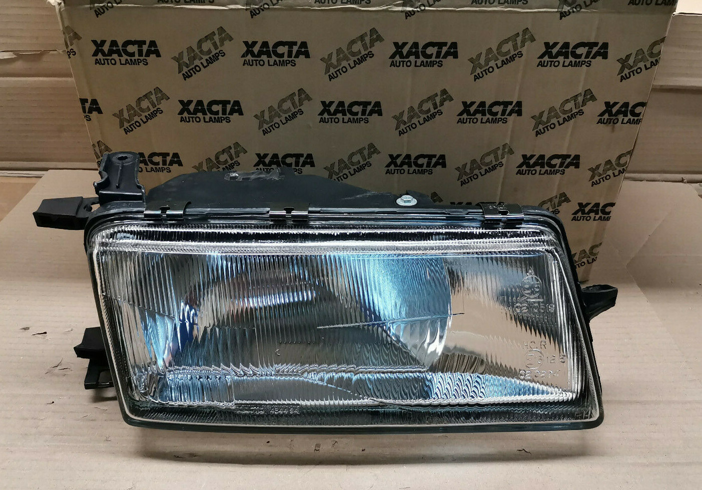 Phare Opel Vectra A passager pour remplacer un bloc optique cassé