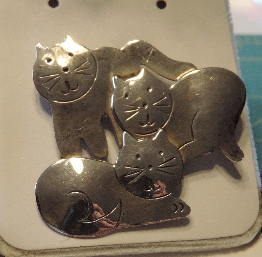 TG 139 Mexico Sterling Silver 3 Cat Cats Kitty Brooch Pin 12a 10