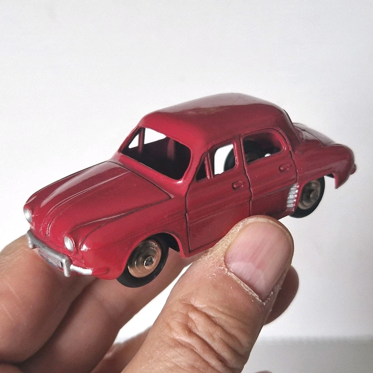 Renault Dauphine bleue | Salon Champenois du Véhicule de Col