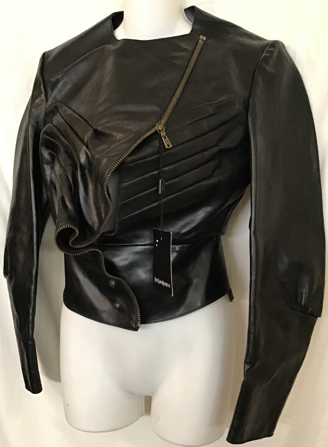 Yves Saint Laurent 2008 Giacca in pelle nera rigida manica a 1 2 cerniera taglia F 40 Nuova con etichette