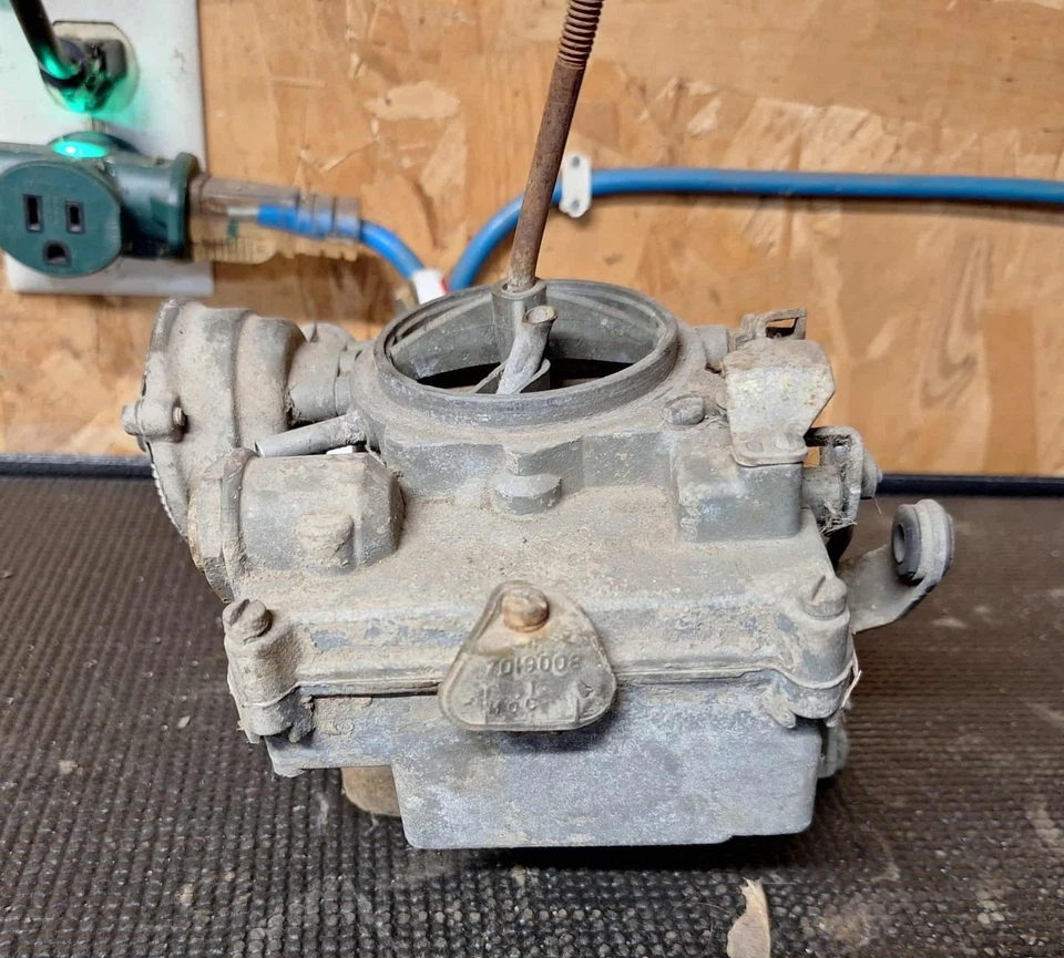 1962 Chevy Impala Bel Air Biscayne V8 GM Rochester Carburetor 7019008 SHIPS WW - Image 4 of 4