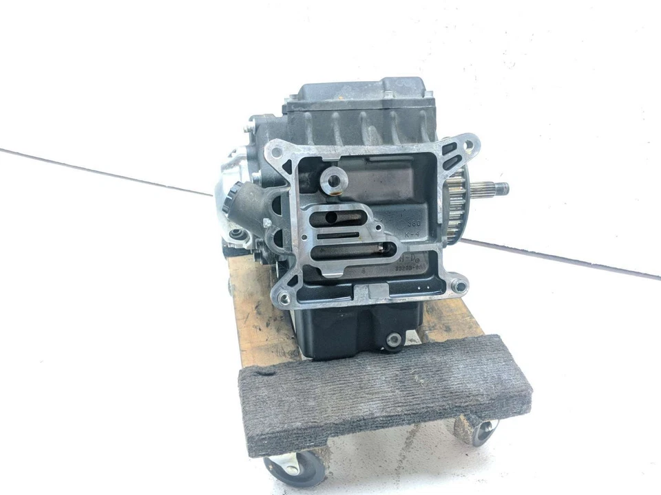 13 6-скоростная коробка передач Harley Davidson Dyna FLD Switchback - Изображение 2 из 4