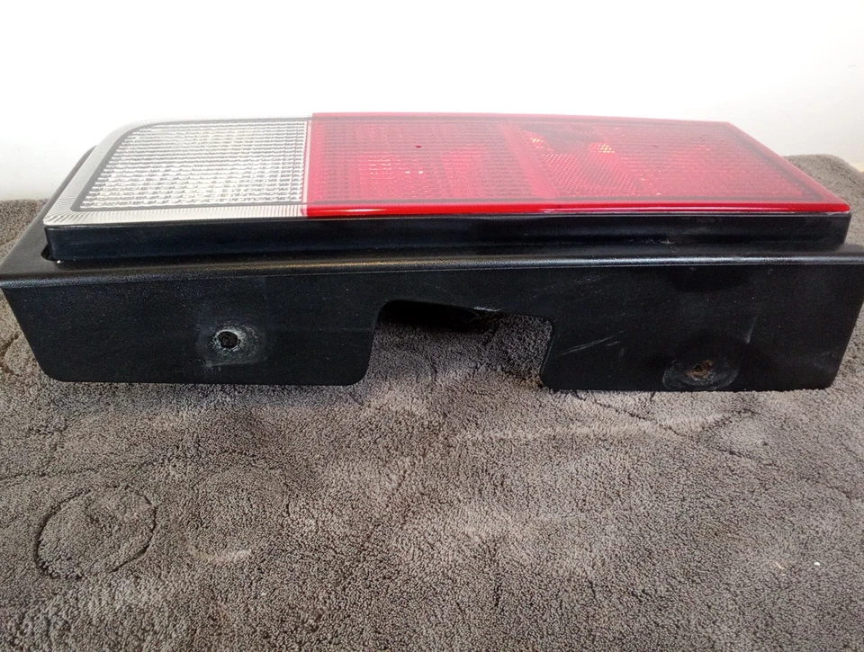 05-09 Hummer SUV H2 luz trasera izquierda conductor lámpara trasera (montada en el cuerpo) OEM probado Foto 2 de 4