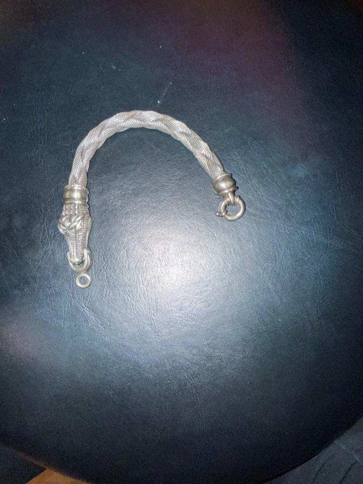 Pulsera de malla tejida de cocodrilo con cordón de guijarros Foto 3 de 4