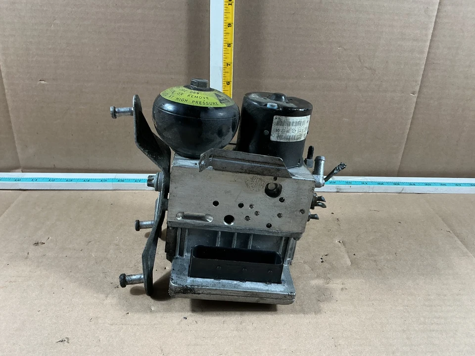 2003-2006 Mercedes-Benz E500 W211 ABS Anti Lock Brake Hydraulic Pump OEM - Image 2 of 4