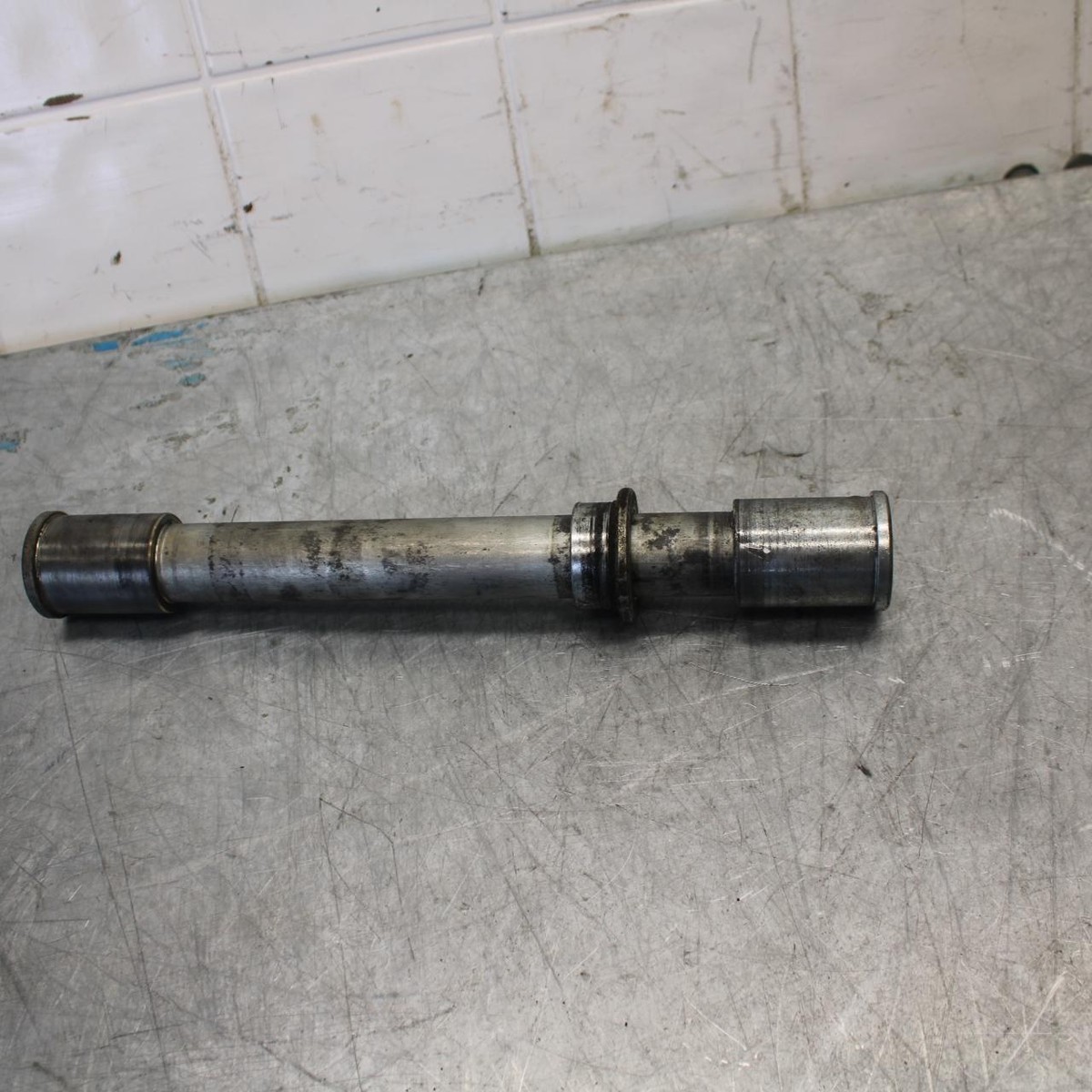 96-03 KAWASAKI NINJA ZX7R FRONT WHEEL RIM AXLE PIVOT BOLT BB438 | eBay