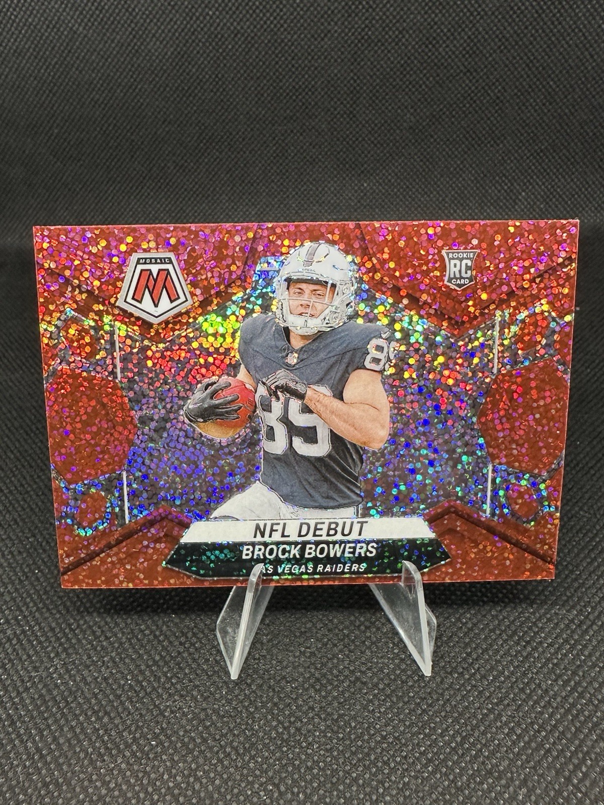 2024 Panini Mosaic - NFL Debut Brock Bowers #286 Red Sparkle Prizm (RC)