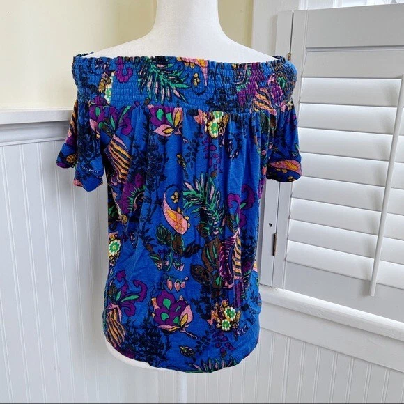 Top Max Jeans Azul Tropical Floral Manga Corta Fuera del Hombro Talla XS Foto 2 de 4