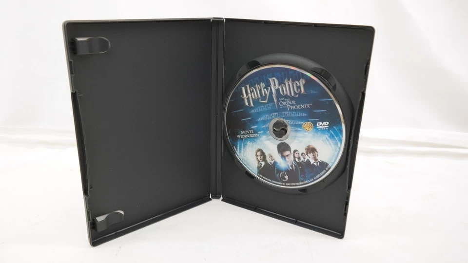 Harry Potter and the Order of the Phoenix (Widescreen Edition) DVDs - Image 4 of 4