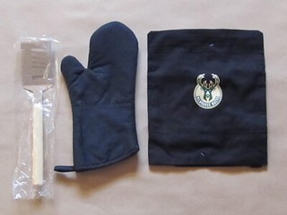 JUEGO PARRILLA BARBACOA MILWAUKEE BUCKS DELANTAL CON LOGOTIPO GUANTE ESPÁTULA