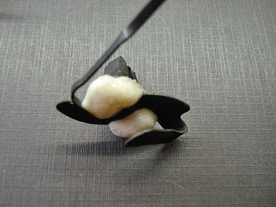 25 pcs NOS fender door moulding clips sealer 3/4" to 1" Oldsmobile Cadillac GM - Image 3 of 4