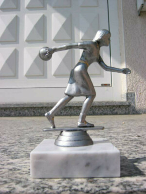 PP1267 Bowling Damen Figur Höhe ''  12,5cm '' Trophäe inkl Gravur Pokal Restposten