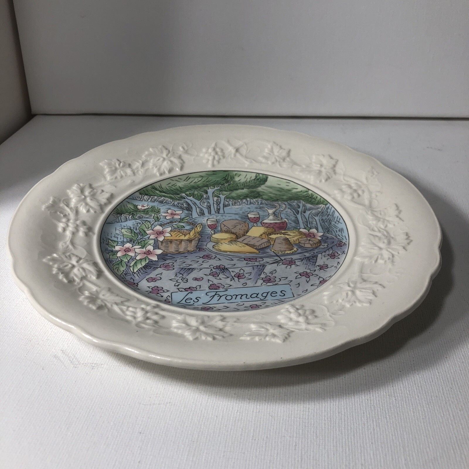 Gien France Les Fromages 8” Salad Plate Rare Més que Fisio