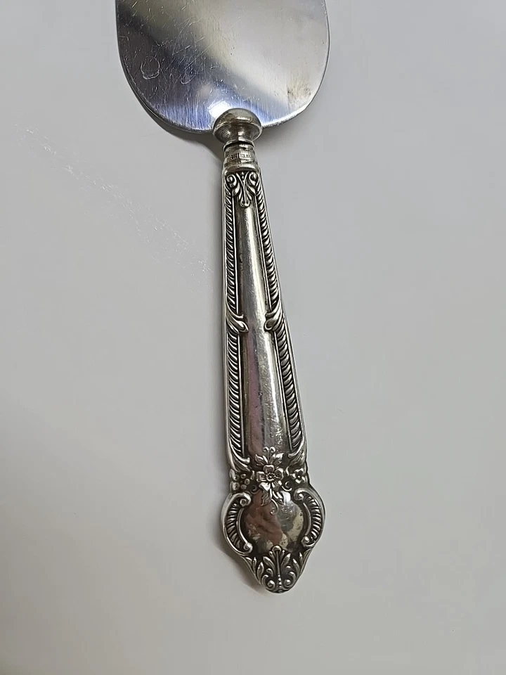 DE COLECCIÓN NATIONAL SILVER CO “MARIANNE” MANGO DE PLATA ESTERLINA 9,75” SERVIDOR DE PASTEL PERFORADO Foto 3 de 4