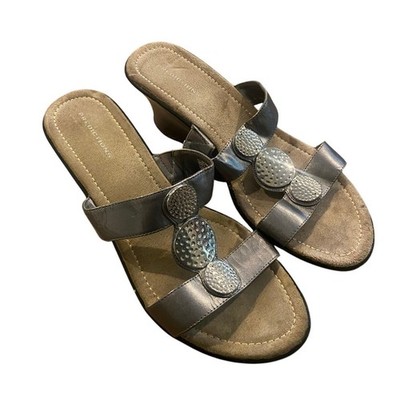 Predictions Size 11 Silver Metallic Strap Wedge Heel Sandal Silver Hammered Disc