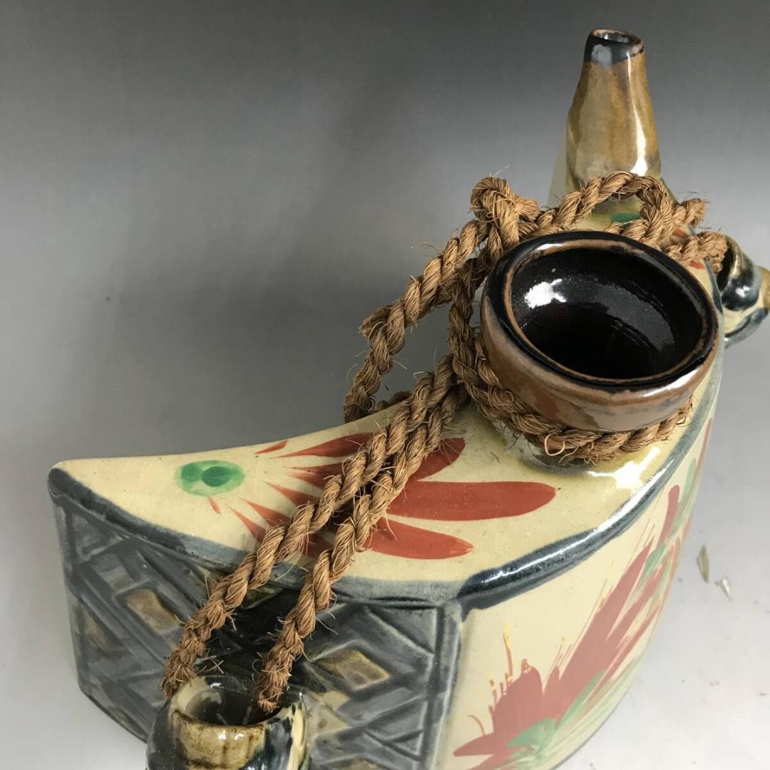 Okinawa Sueyoshi kiln Tsuboya ware Tsuboya Dachi bottle Holding bottle Red