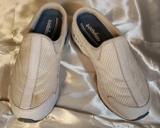 NEW Easy Spirit TRAVELTIME Leather/Textile WHITE Slip On Clogs Shoes sz 5