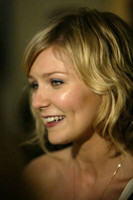 Kirsten Dunst at UK film premiere of Spider Man 2 at the Odeon Le- 2004 Photo 6