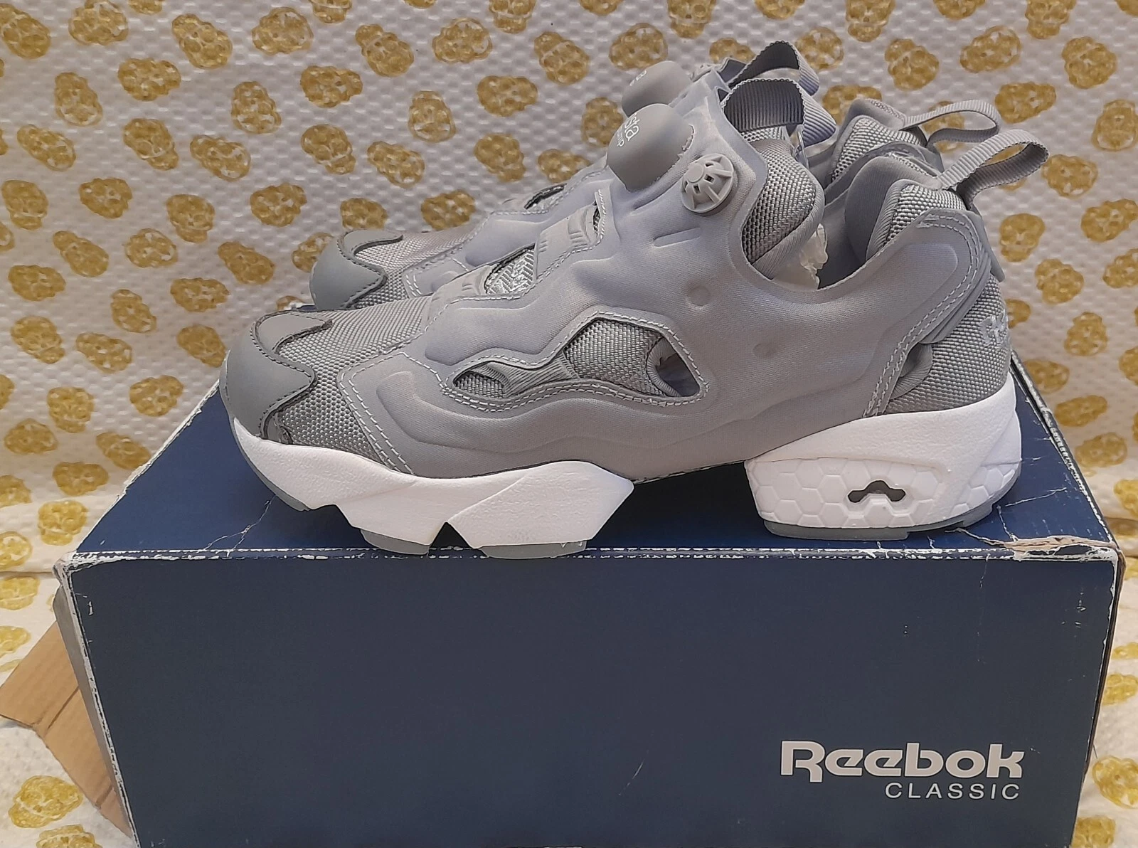 Scarpe da ginnastica Reebok Instapump Fury OG Flat grigio bianco uomo ragazzo taglia 3uk rare