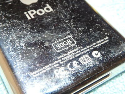 Apple iPod Classic 5th Generation A1136 - 30GB - Black MP3