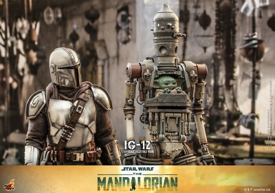 Hot Toys TMS104 Star Wars The Mandalorian IG-12 with Accessories