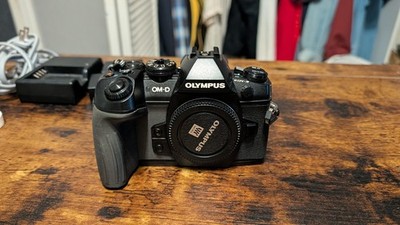 Olympus OM-D E-M1 Mark II 20.4MP Mirrorless MFT Digital Camera Body 2 OEM batt