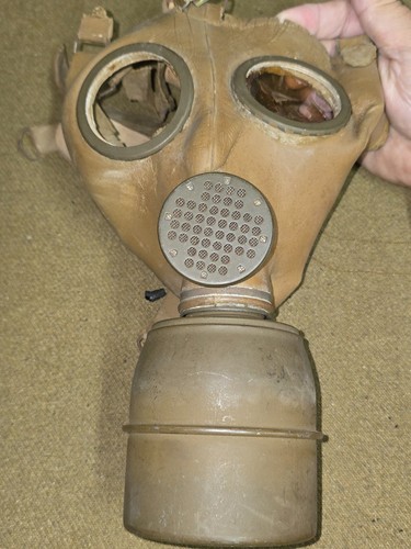 WWII French C-38 Gas Mask SEE DESC