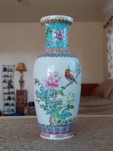 粉彩瓷花鸟图观音瓶Chinese Famille Rose Fencai Porcelain Painted