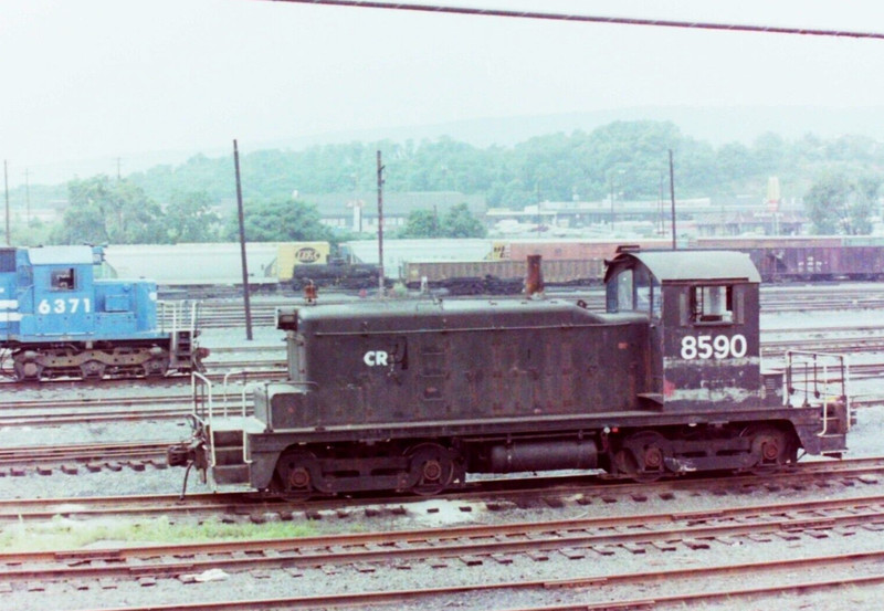 CONRAIL MODEL SW1 ENGINES, (5) 4X6 PRINTS.