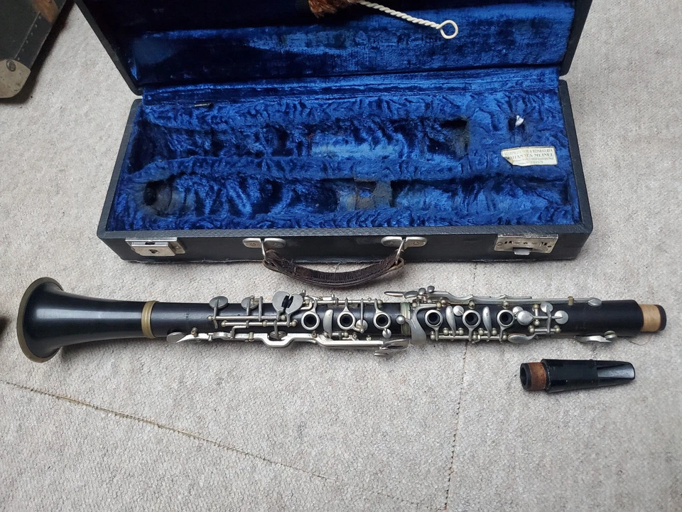 Bonito Clarinete Bb Madera 6 Anillos Sistema ALBERT "Sonora" (Oskar Adler) Falta barra Foto 4 de 4