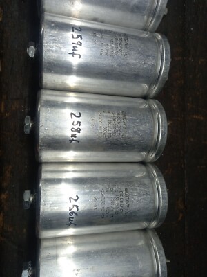 Kondensator Elko ICAR 260uf 600V DC  D138-260-60