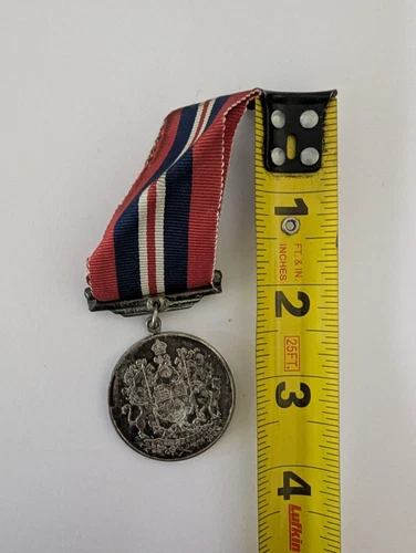 WW2 Canadian Volunteer War Military Medal Memorabilia With Ribbon