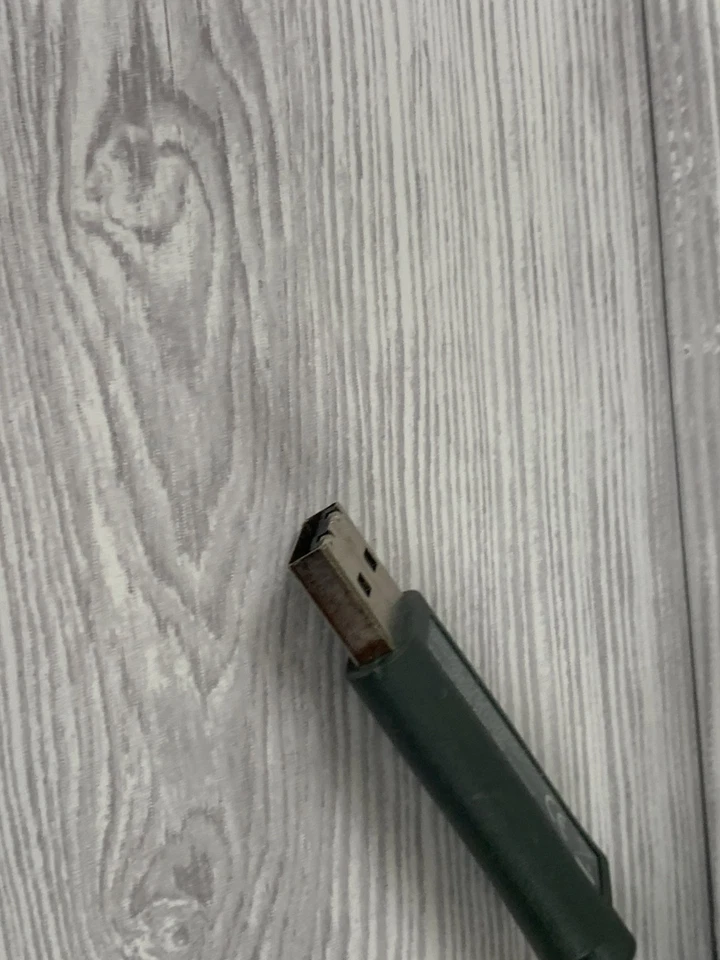 Official Microsoft Xbox 360 Play & Charge USB Cable Grey - Image 2 of 4