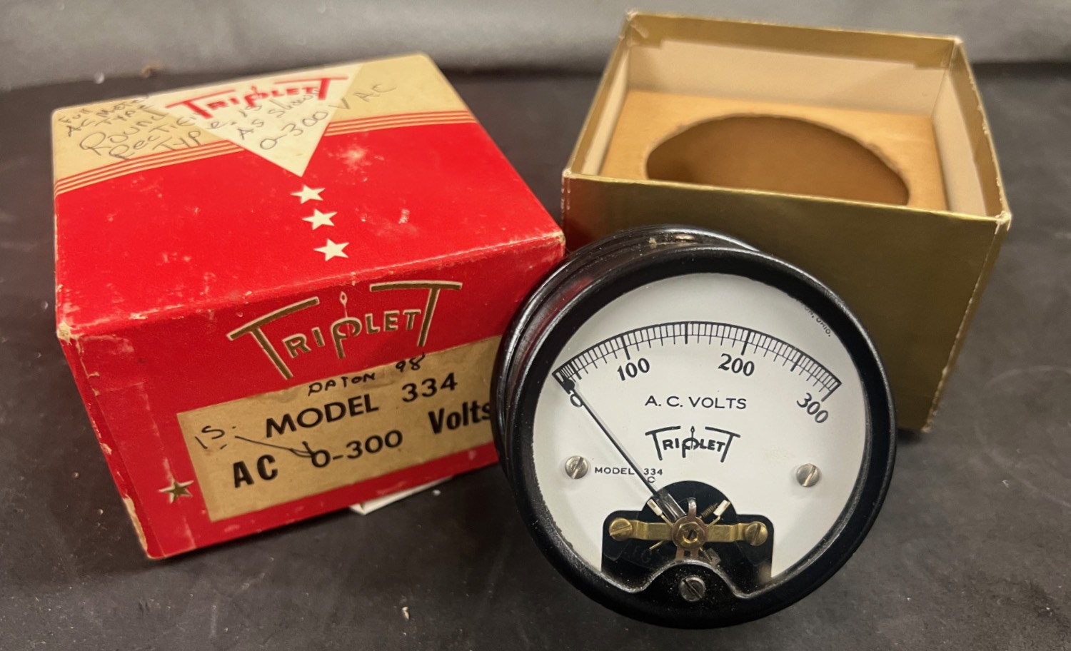 Triplett Model 334 AC Volt Meter 0–300V – NOS w/ Box – Round Panel Meter