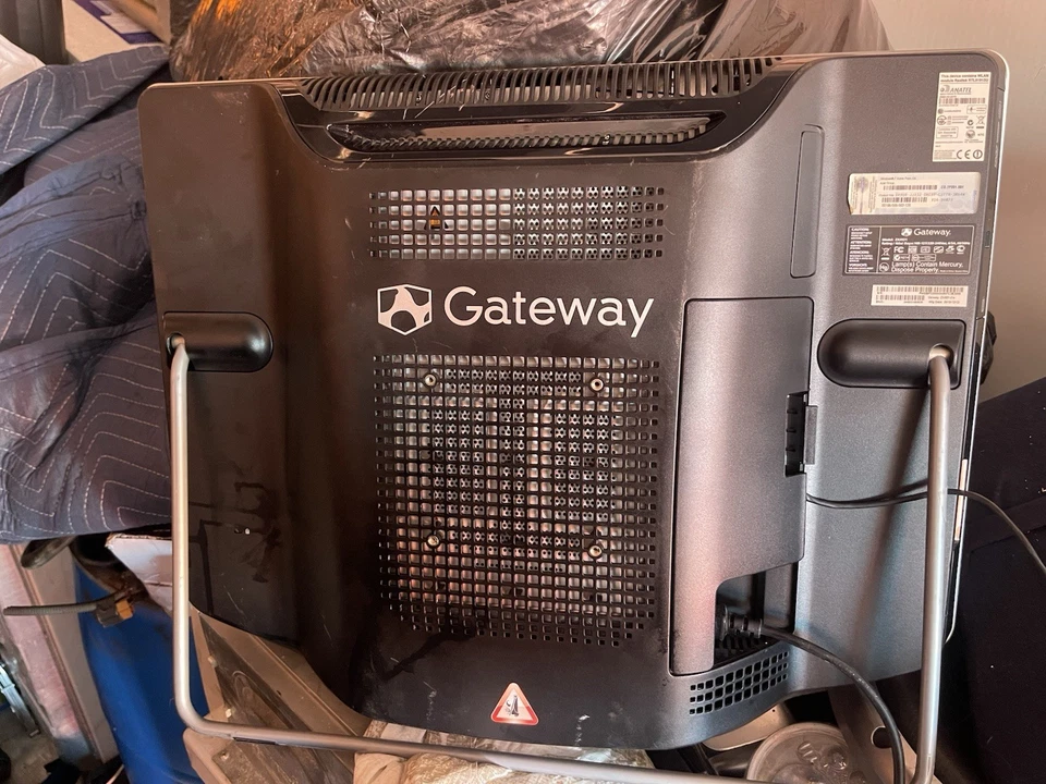 Gateway ZX4931-31e 21.5in. , Intel Core Duo, 3.2GHz, 4GB) All-in-One Desktop  - Image 2 of 4
