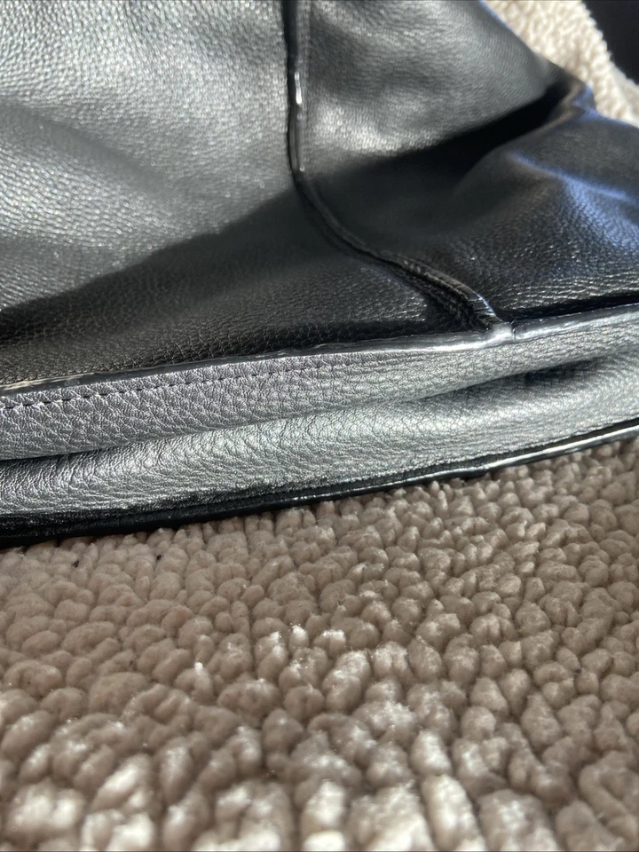 Bolso de hombro Halston Heritage de cuero negro bolsillos interiores cierre magnético Foto 4 de 4